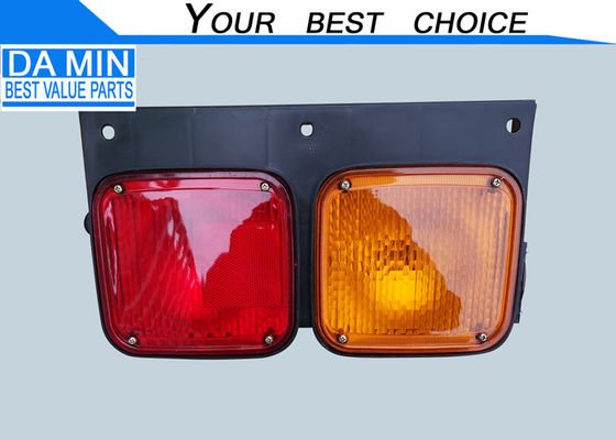 Đèn phía sau hai màu xe tải hạng nặng Nhật Bản Nissan UD Mô hình bên ngoài có ống kính màu đỏ hình tròn nhỏ