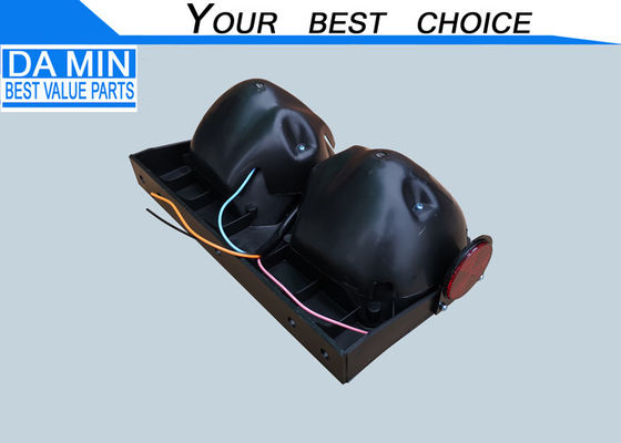 Đèn phía sau hai màu xe tải hạng nặng Nhật Bản Nissan UD Mô hình bên ngoài có ống kính màu đỏ hình tròn nhỏ